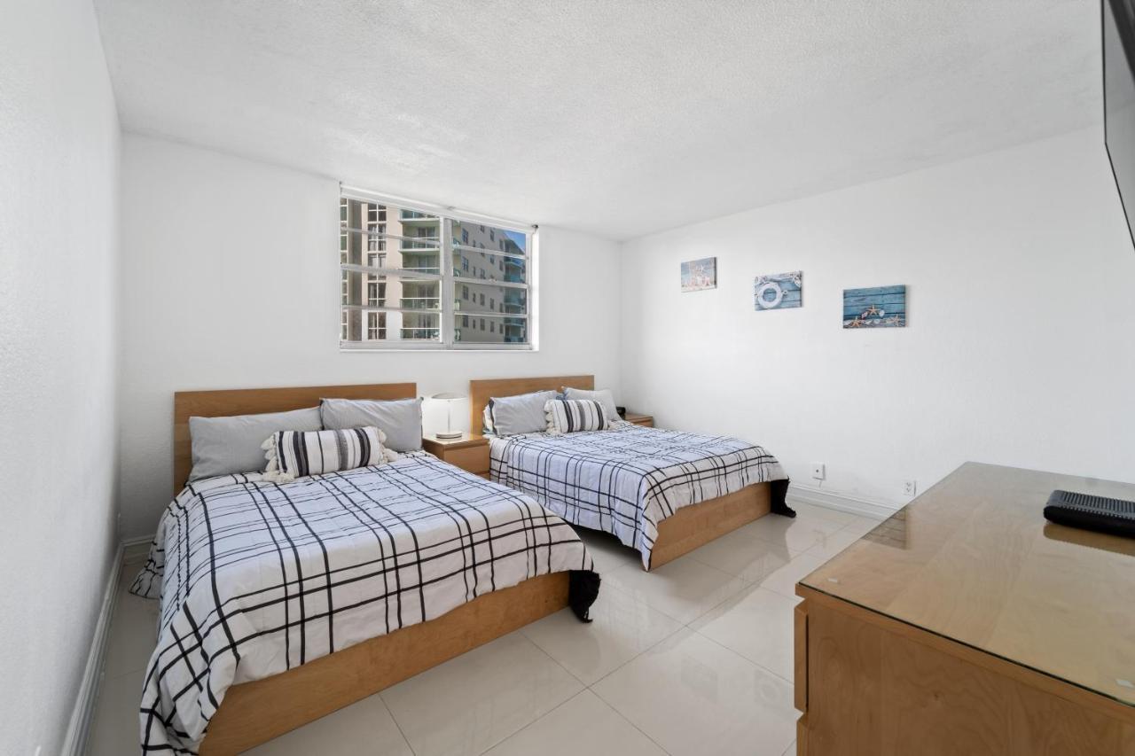 Luxury Beachfront Condo Private Beach Access, Pool & Game Room!!! Голливуд Экстерьер фото